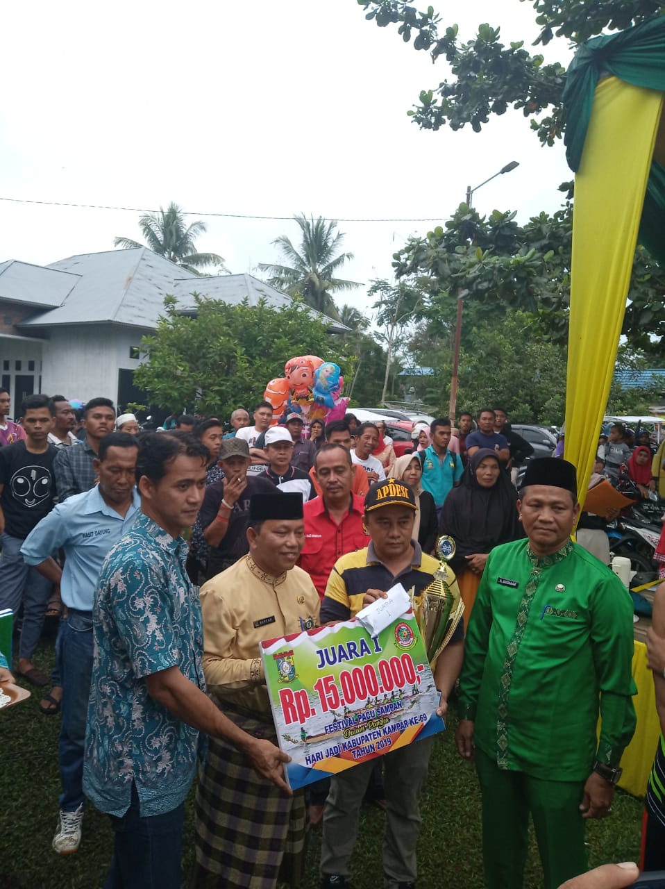 Tim Dayung Desa Ganting Raih Juara Satu Festival Pacu Sampan di HUT Kampar ke-69